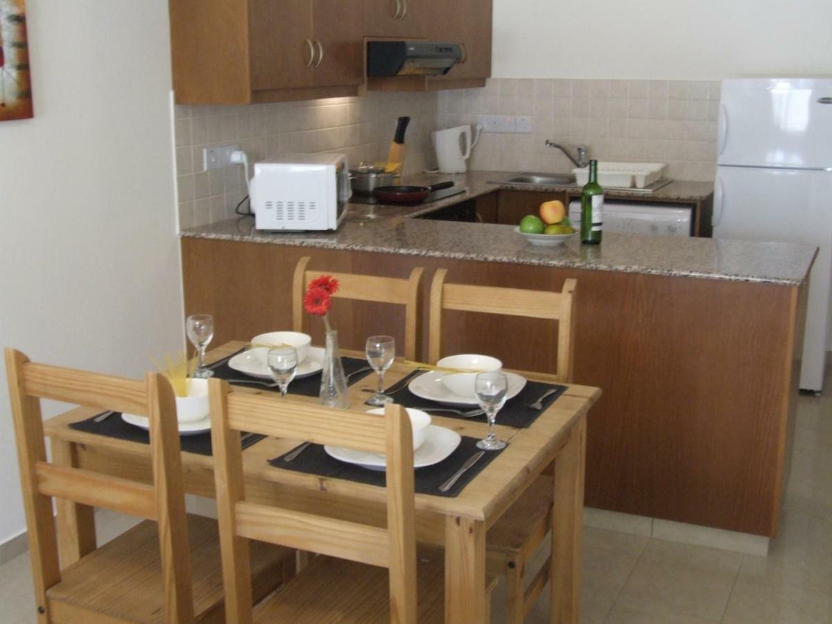 2 Bedroom Poolside Apartment E9 Peyia Ngoại thất bức ảnh