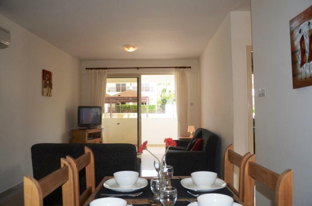 2 Bedroom Poolside Apartment E9 Peyia Ngoại thất bức ảnh