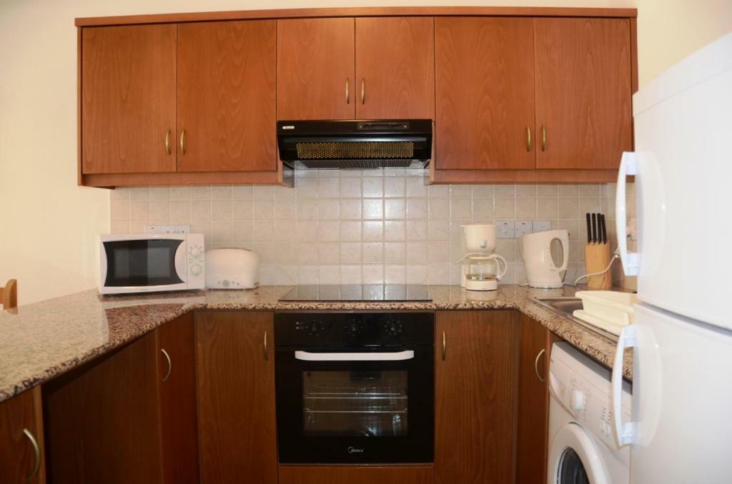 2 Bedroom Poolside Apartment E9 Peyia Ngoại thất bức ảnh