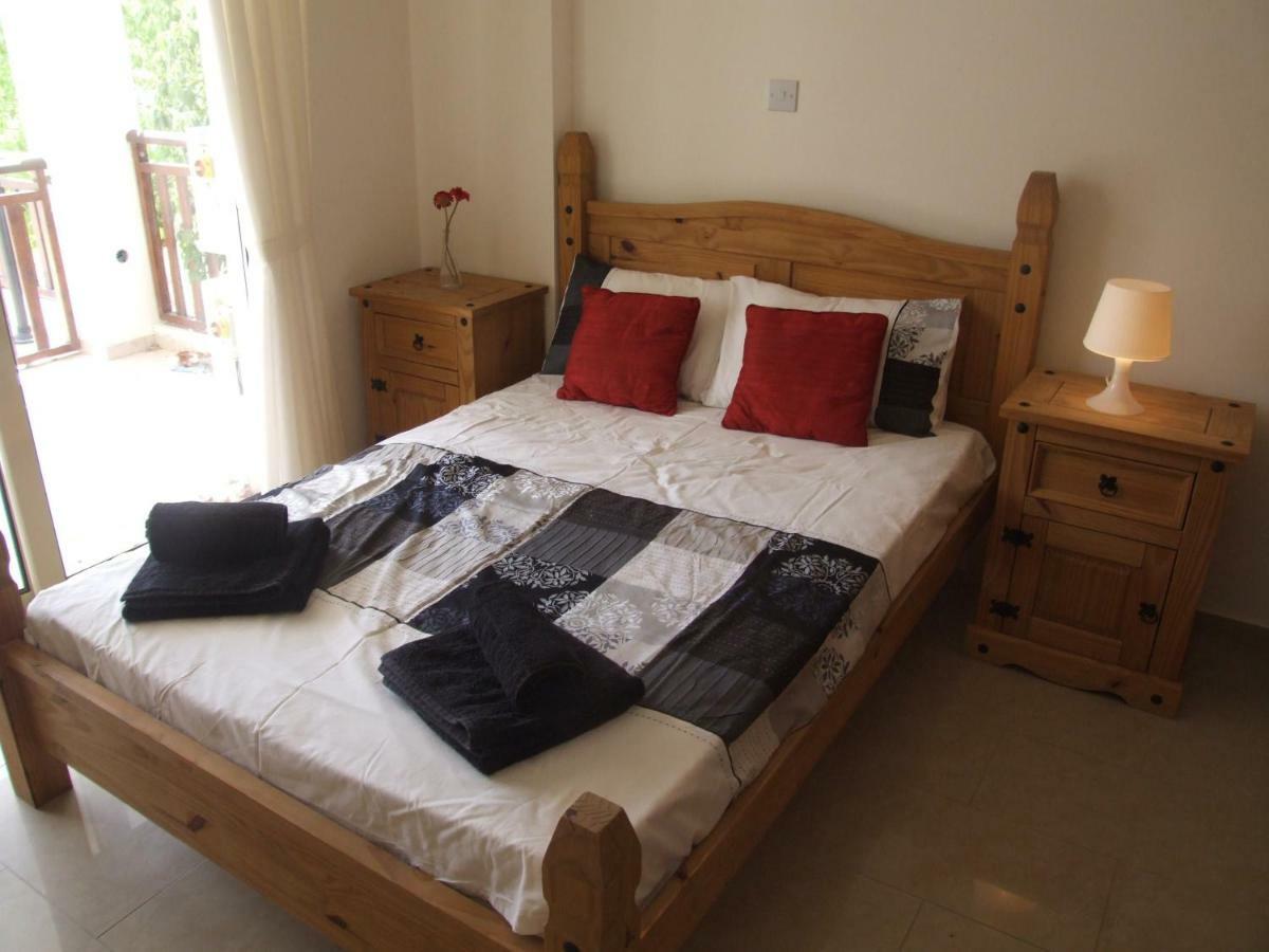 2 Bedroom Poolside Apartment E9 Peyia Ngoại thất bức ảnh